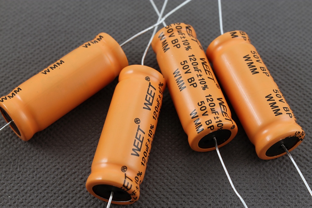 WEET WMM 120uF 50V VIS ELKO Bipolar Al Electrolytic Capacitors